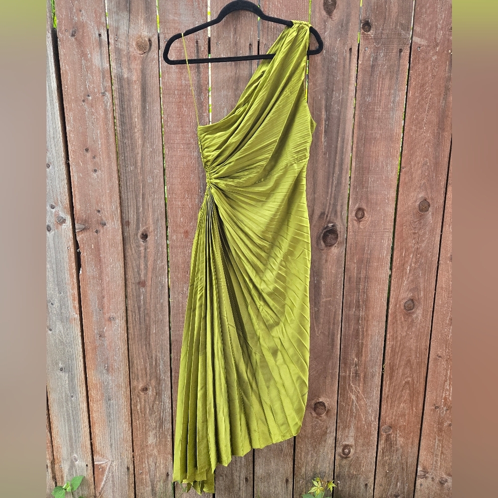 Elegant Pleated Green Dress